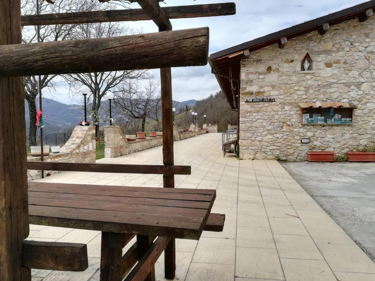 Agriturismo Le Cascine Castel di Tora Εξωτερικό φωτογραφία